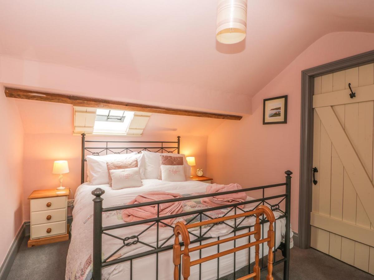 Honey Bee Cottage Скарбъро Екстериор снимка